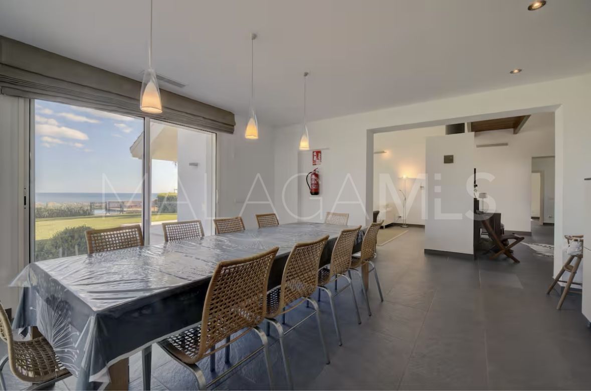 Villa for sale in Manilva Beach with 6 bedrooms