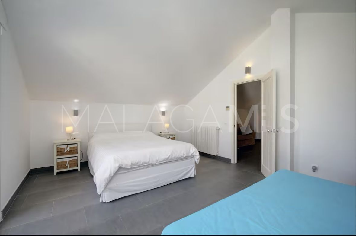 Villa for sale in Manilva Beach with 6 bedrooms