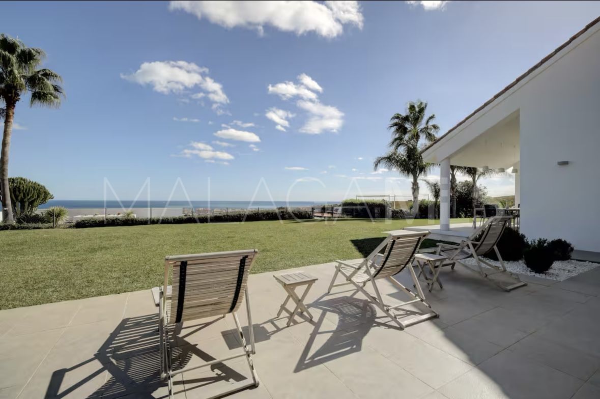 Villa for sale in Manilva Beach with 6 bedrooms