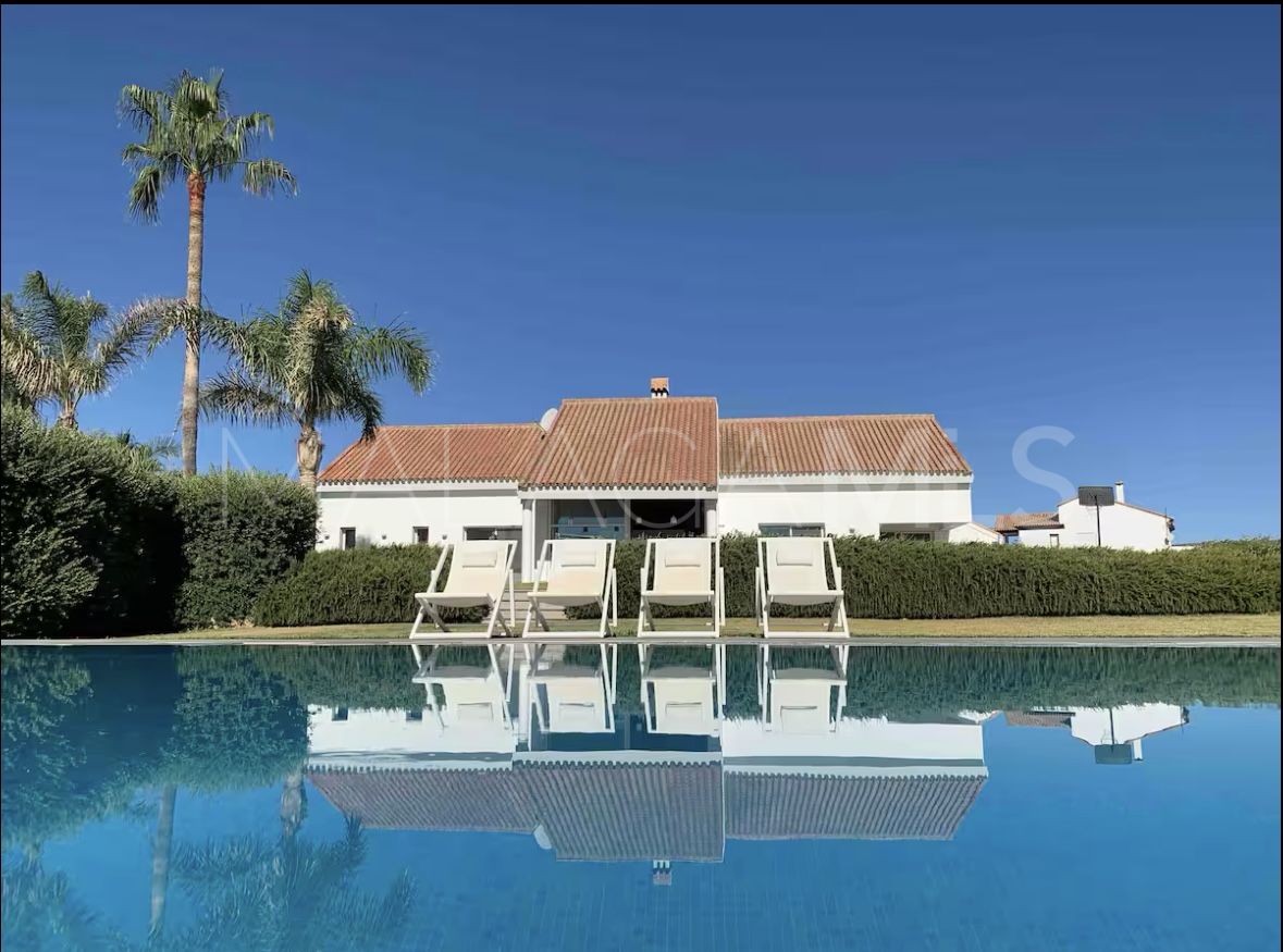 Villa for sale in Manilva Beach with 6 bedrooms