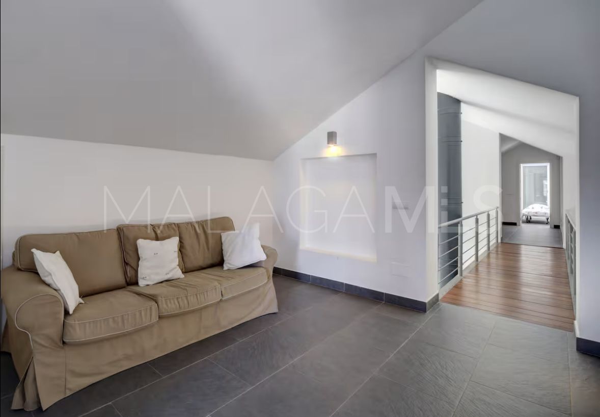 Villa for sale in Manilva Beach with 6 bedrooms