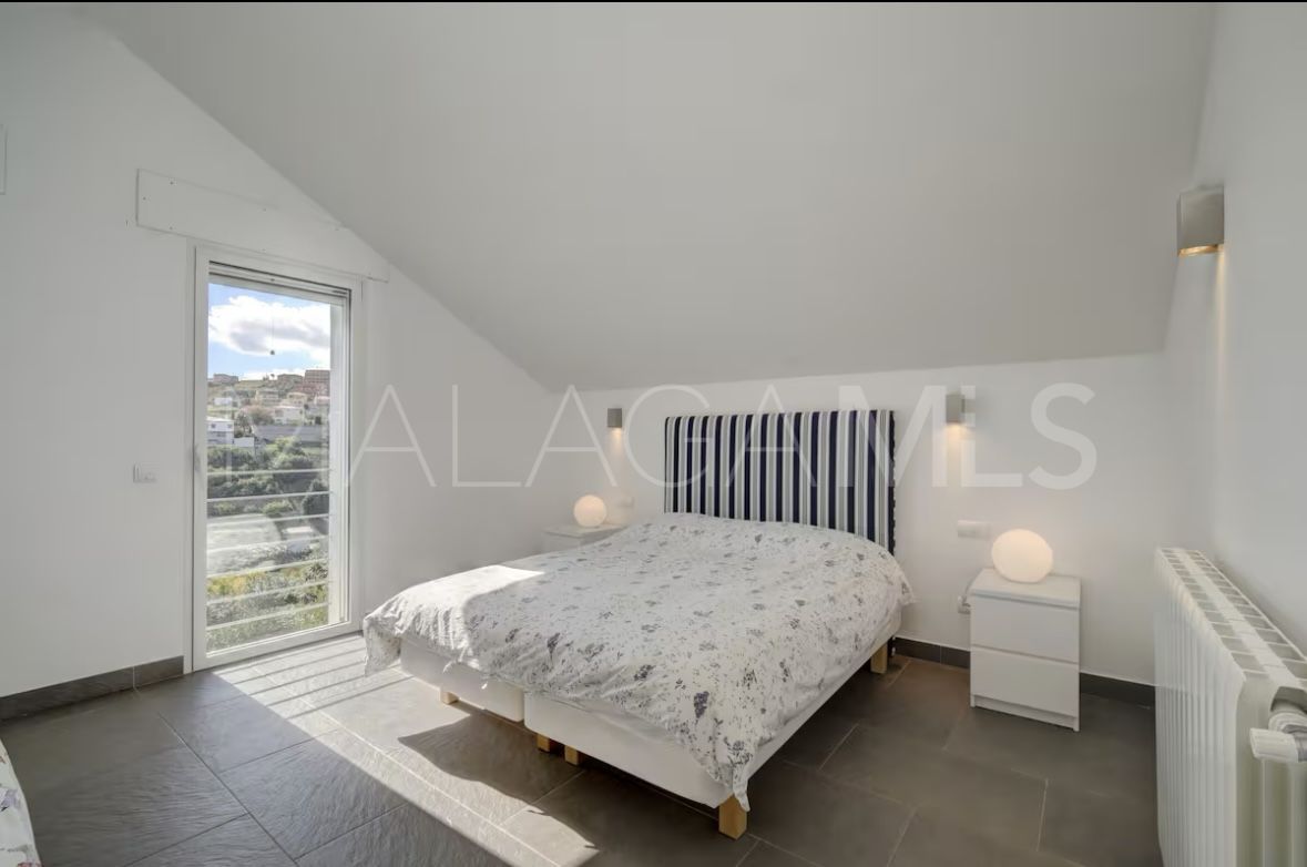 Villa for sale in Manilva Beach with 6 bedrooms
