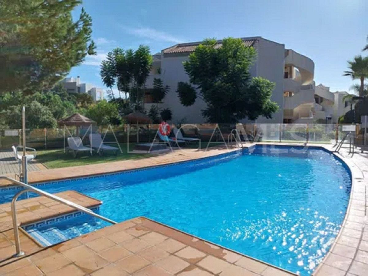 Apartamento planta baja de 2 bedrooms for sale in Elviria
