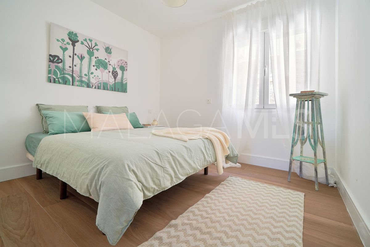 For sale Malaga - Este apartment with 4 bedrooms