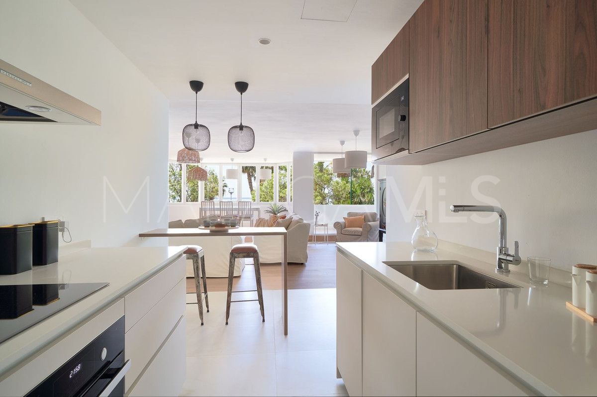 For sale Malaga - Este apartment with 4 bedrooms