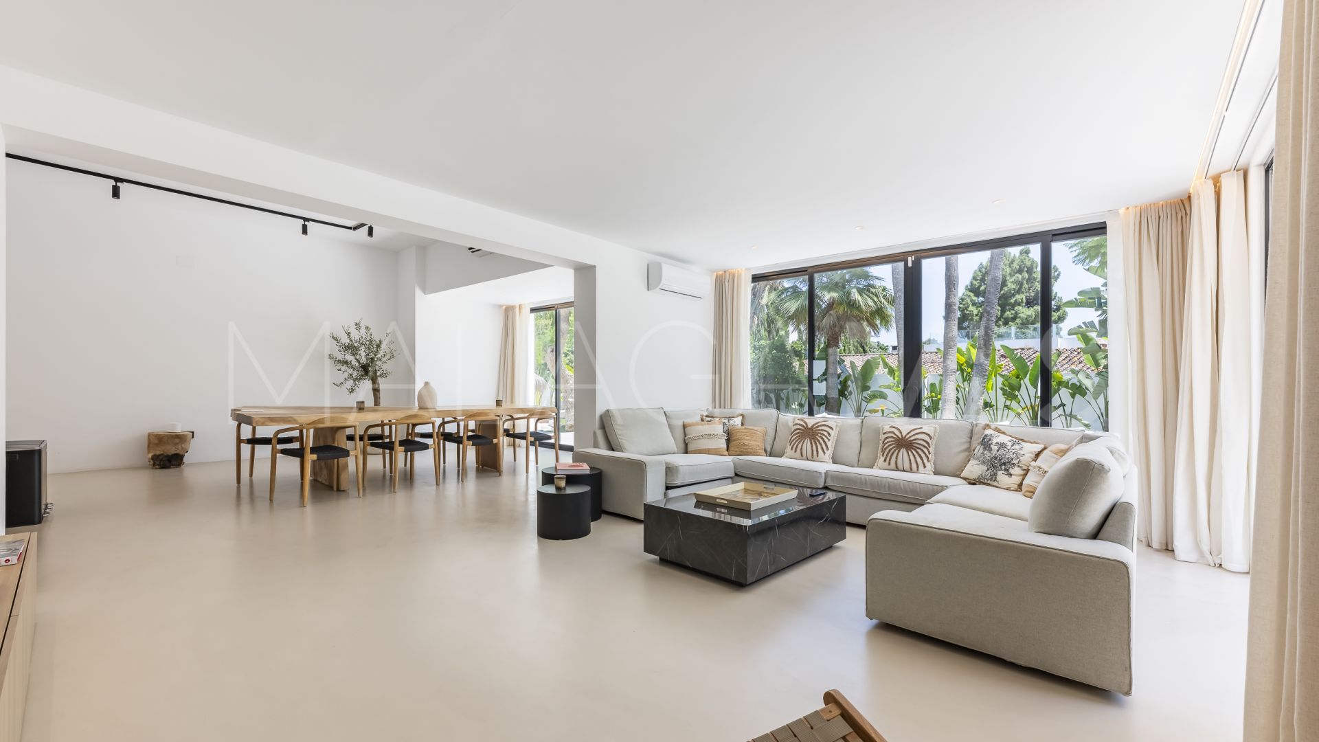 Buy villa de 5 bedrooms in Cortijo Blanco