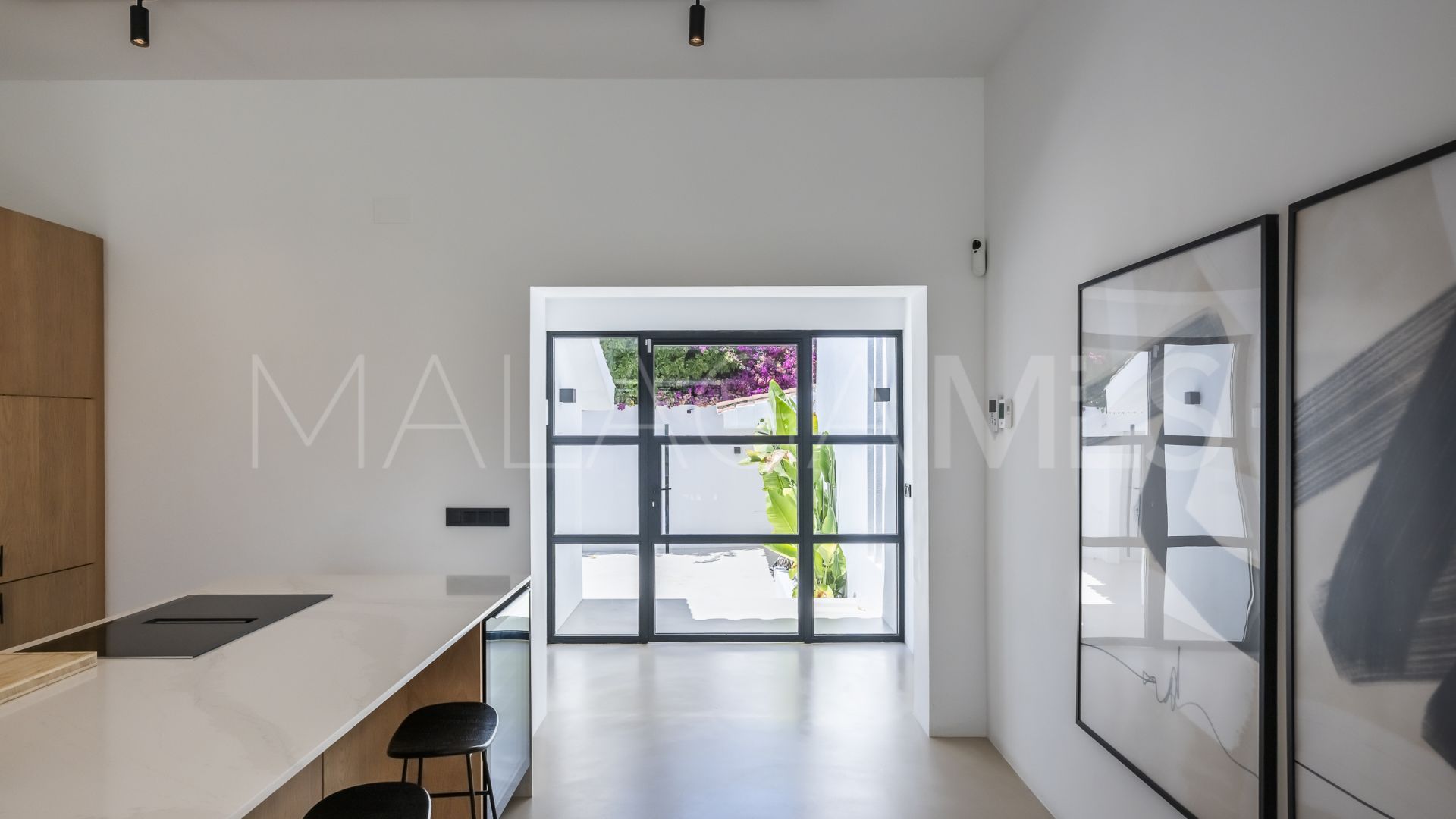 Buy villa de 5 bedrooms in Cortijo Blanco