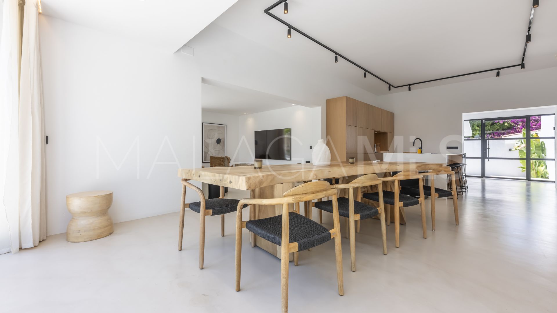 Buy villa de 5 bedrooms in Cortijo Blanco