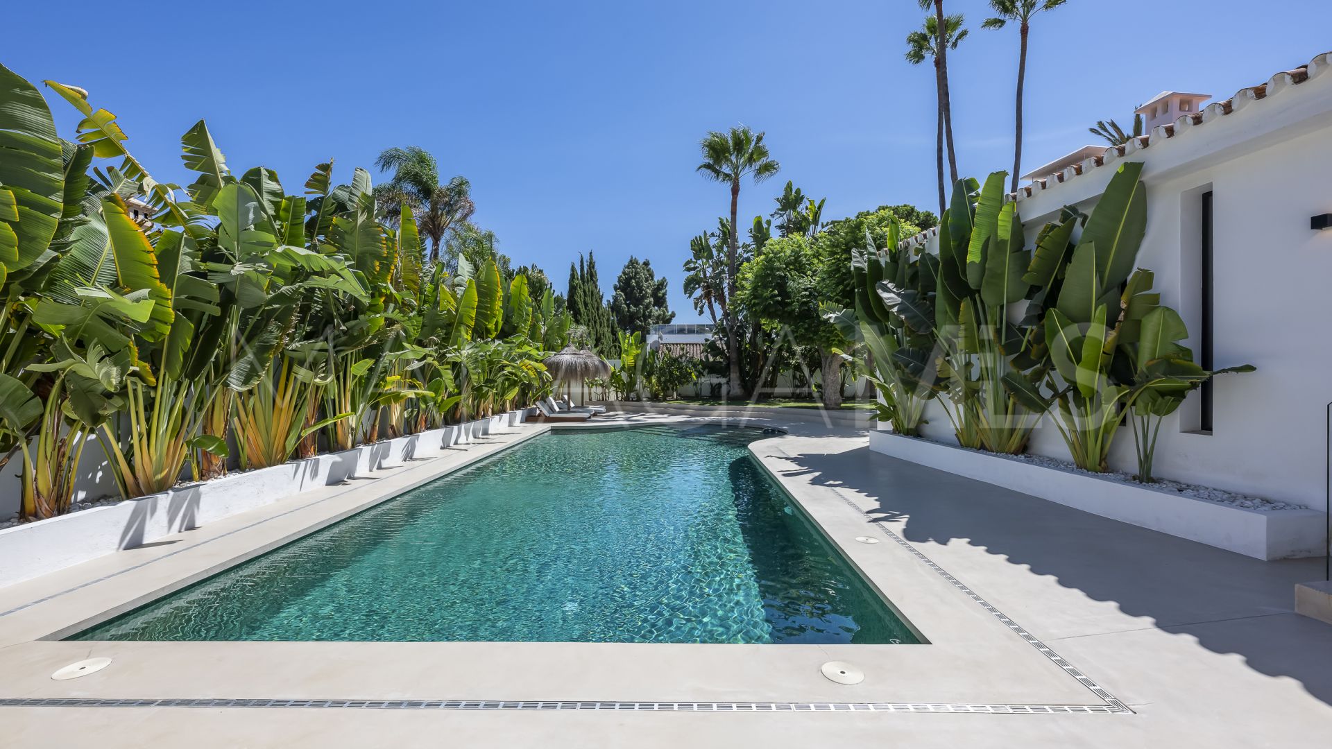 Buy villa de 5 bedrooms in Cortijo Blanco