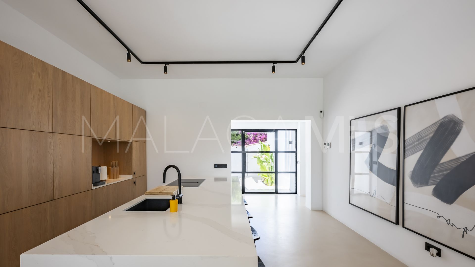 Buy villa de 5 bedrooms in Cortijo Blanco