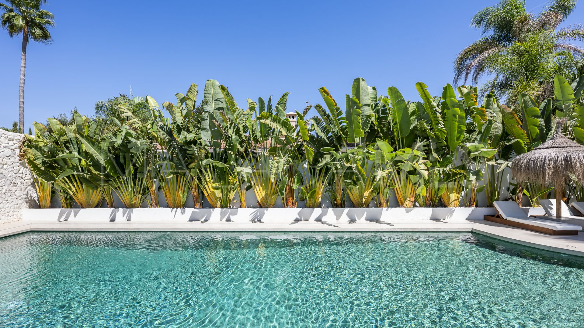 Buy villa de 5 bedrooms in Cortijo Blanco