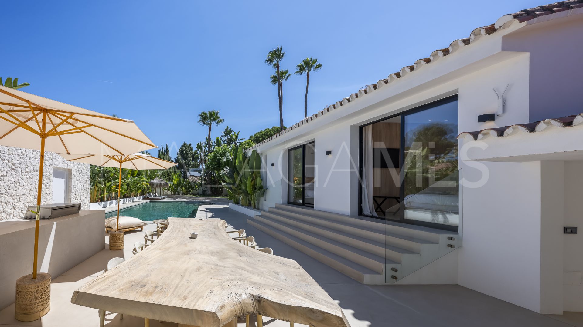 Buy villa de 5 bedrooms in Cortijo Blanco