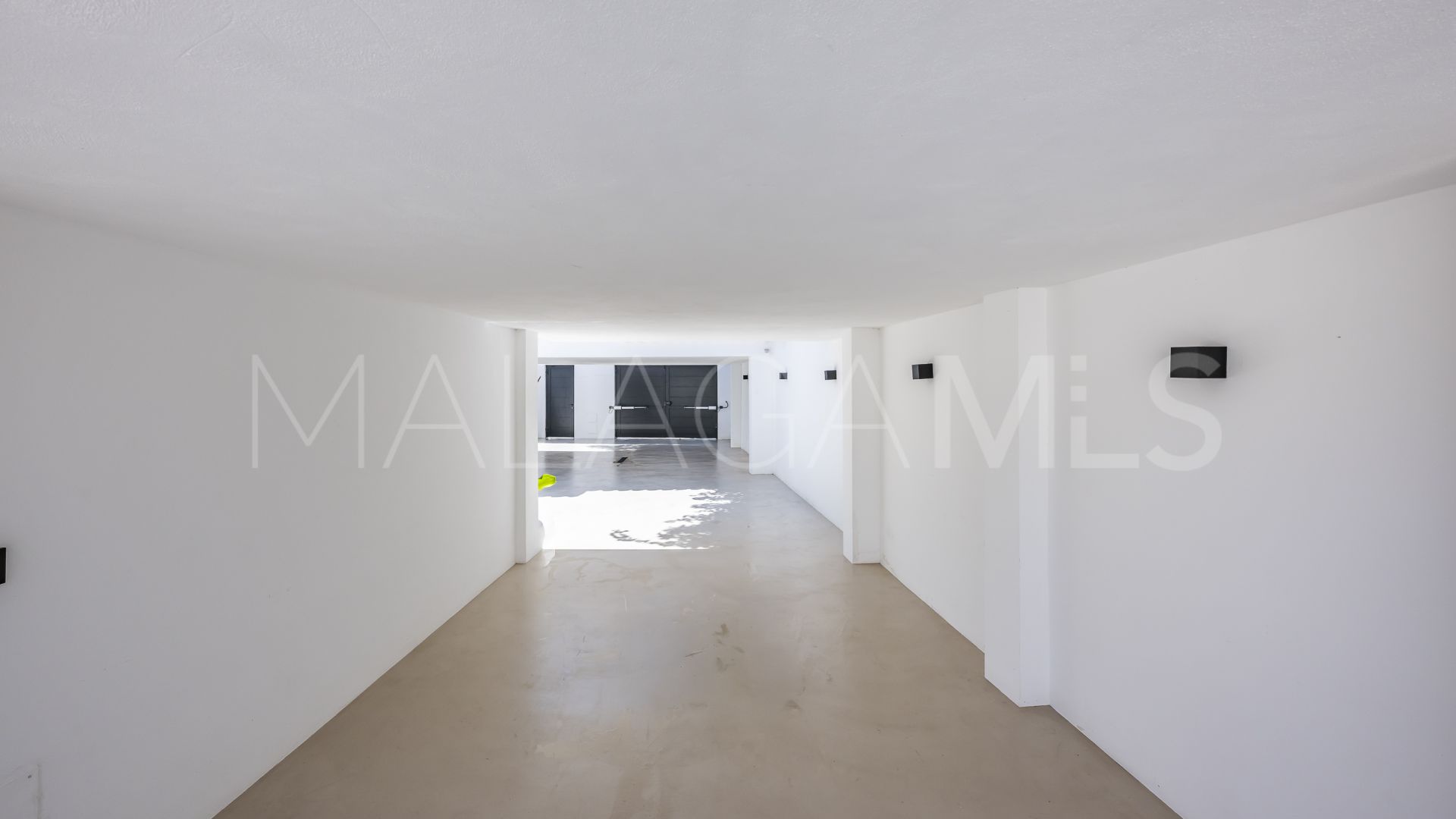 Buy villa de 5 bedrooms in Cortijo Blanco