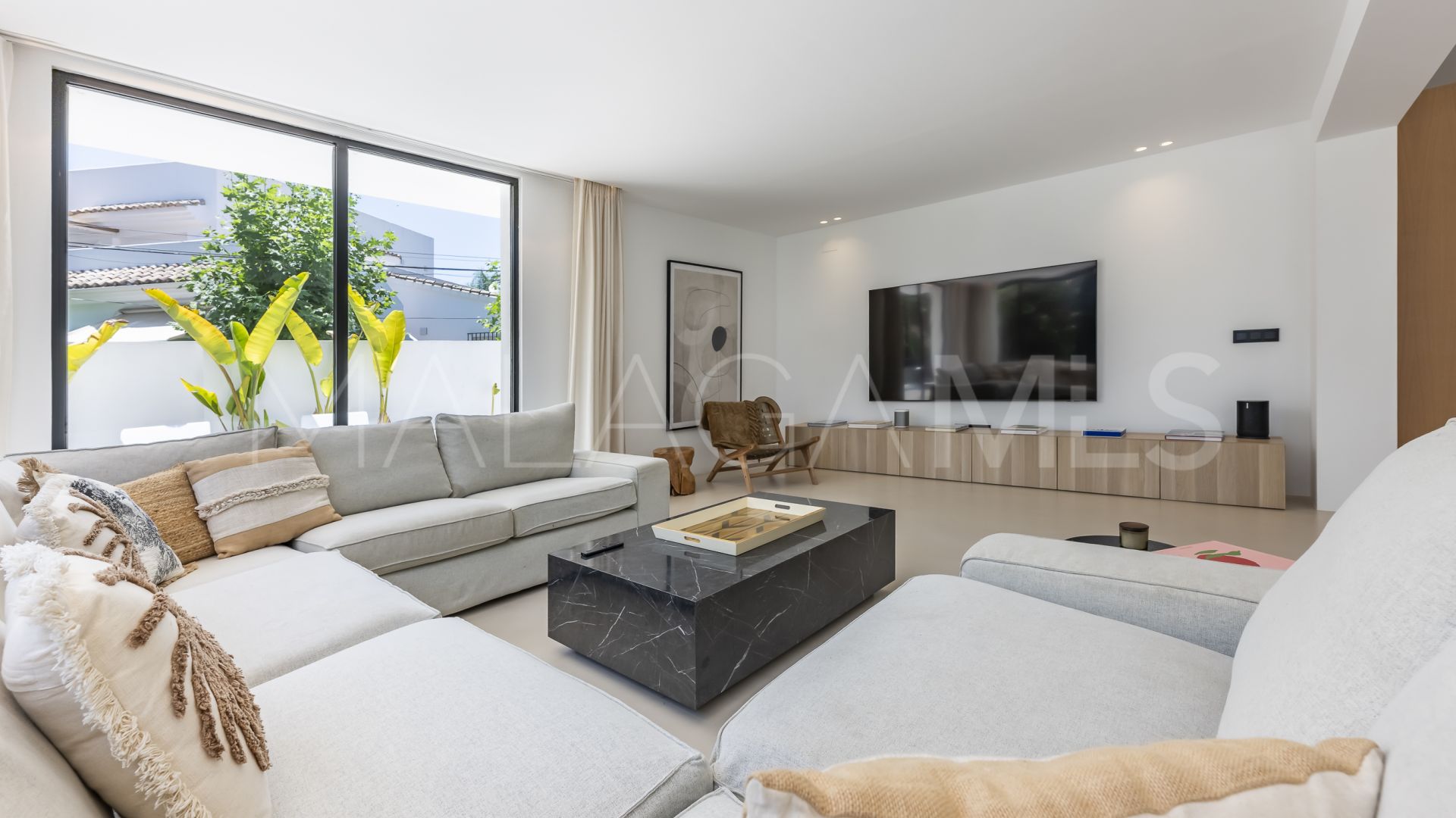 Buy villa de 5 bedrooms in Cortijo Blanco