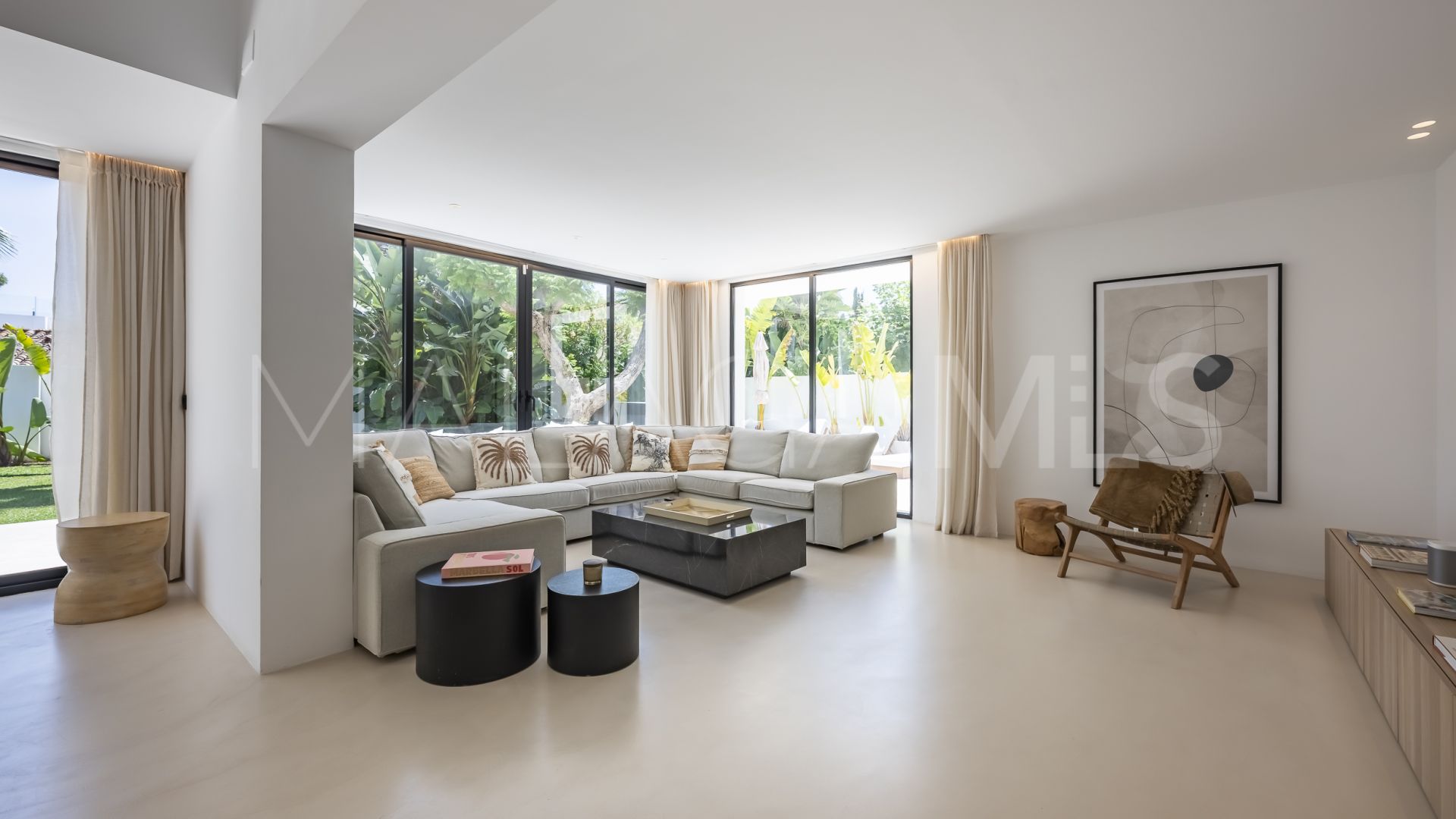 Buy villa de 5 bedrooms in Cortijo Blanco