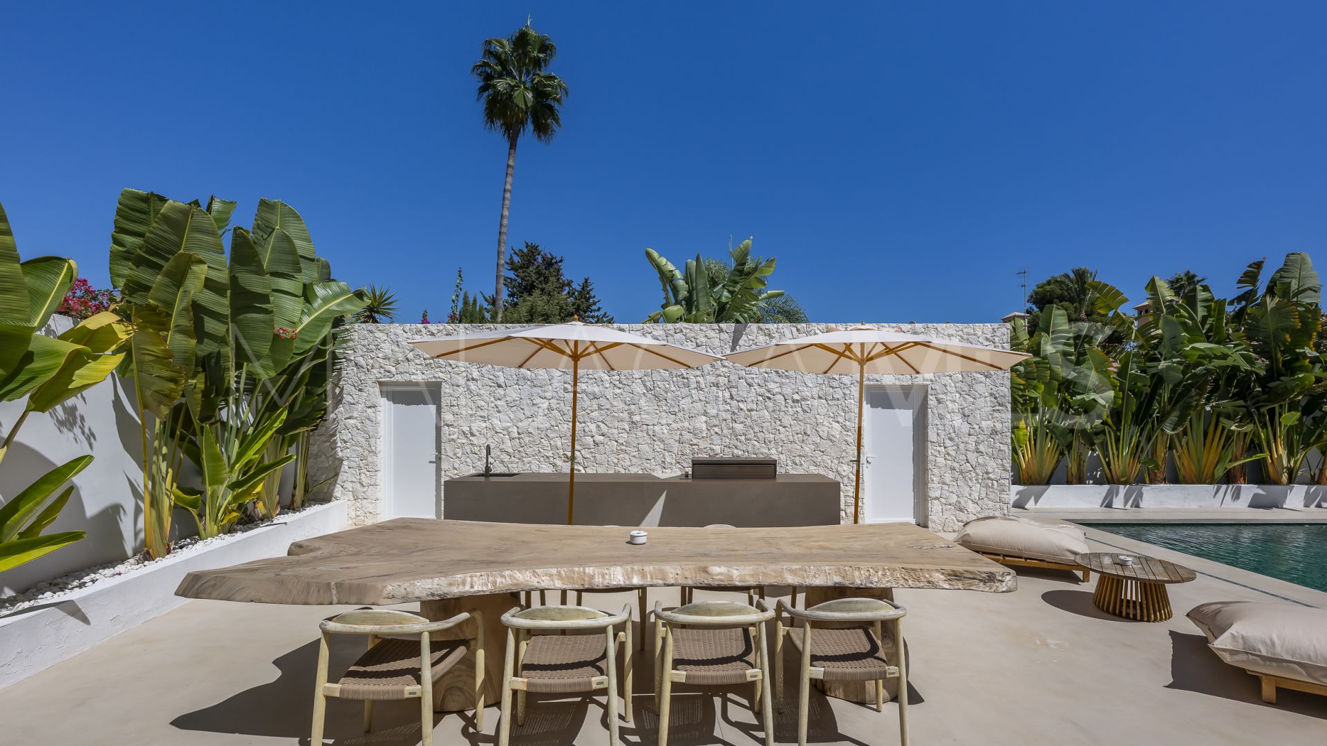 Buy villa de 5 bedrooms in Cortijo Blanco