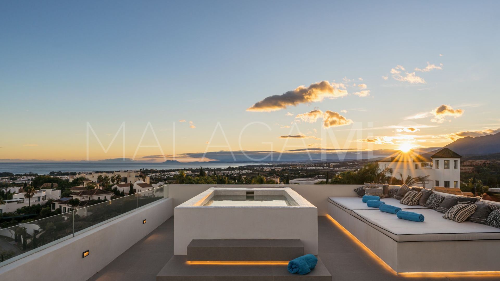 Buy villa de 6 bedrooms in Los Flamingos