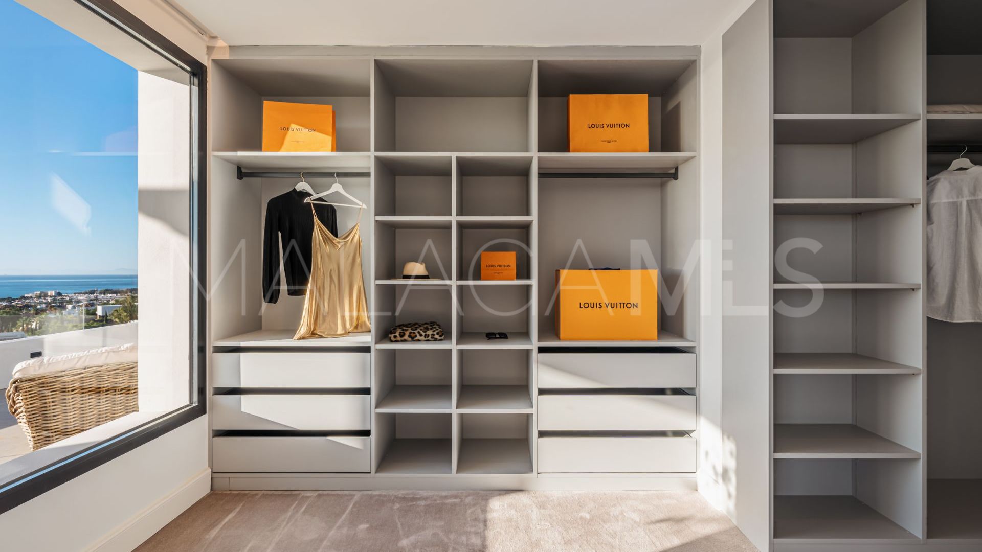 Buy villa de 6 bedrooms in Los Flamingos