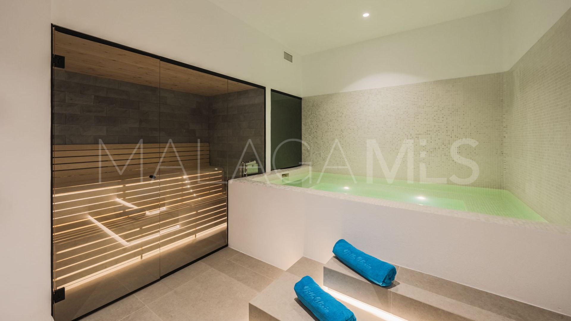 Buy villa de 6 bedrooms in Los Flamingos