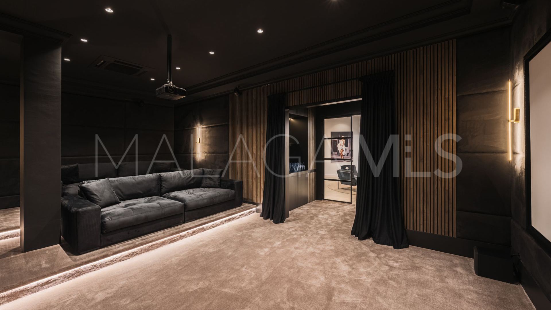 Buy villa de 6 bedrooms in Los Flamingos