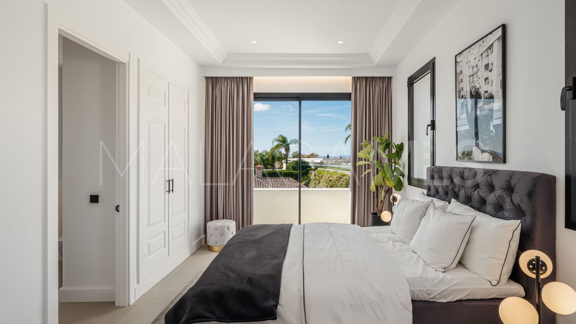 Buy villa de 6 bedrooms in Los Flamingos