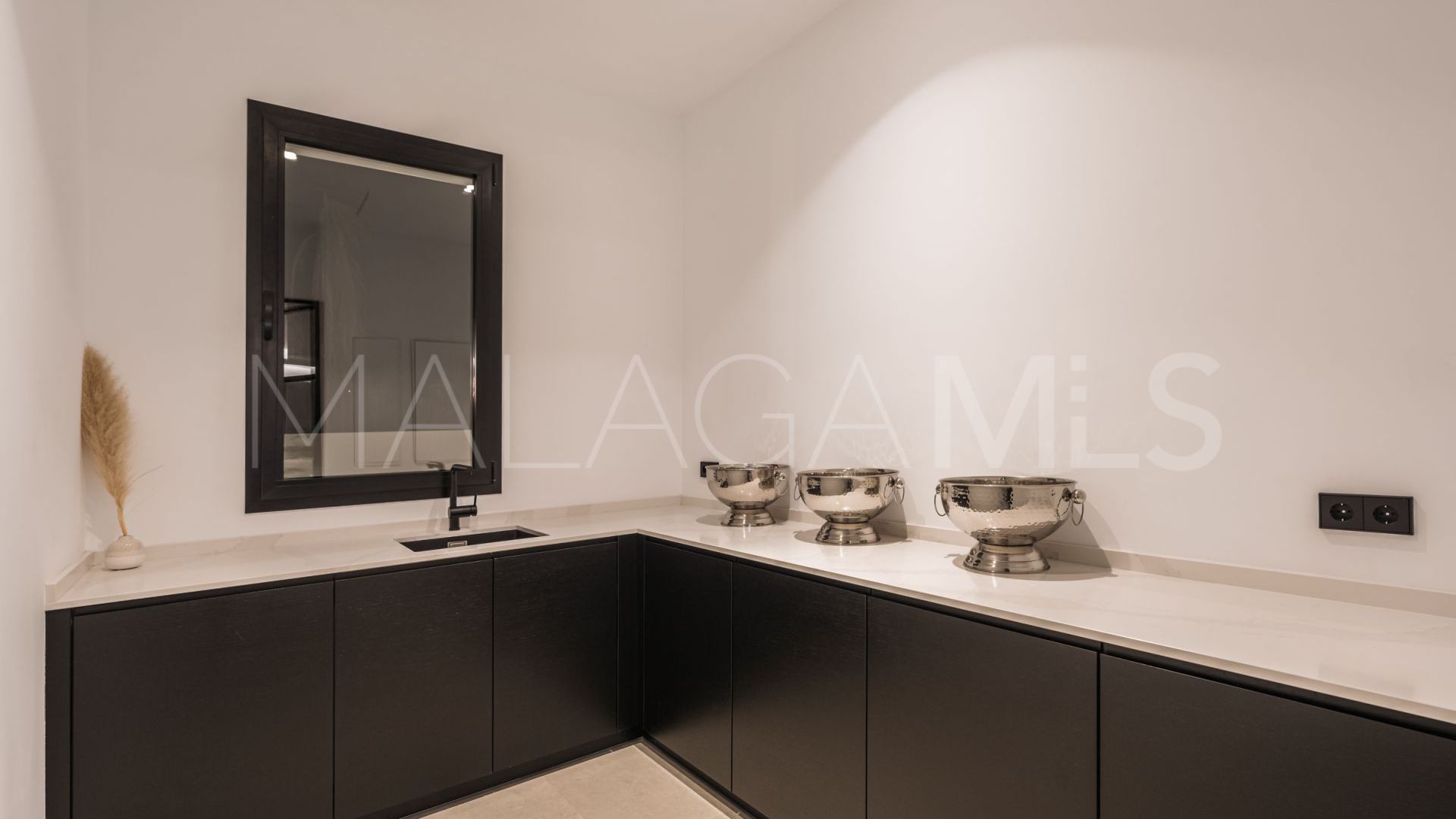 Buy villa de 6 bedrooms in Los Flamingos