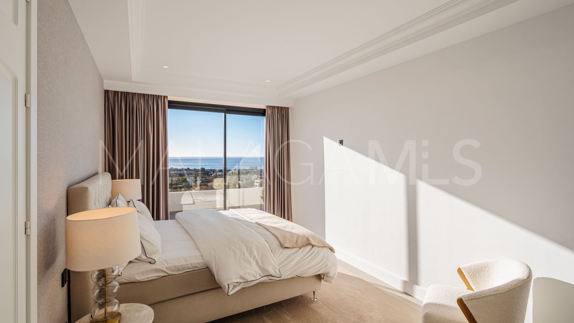 Buy villa de 6 bedrooms in Los Flamingos