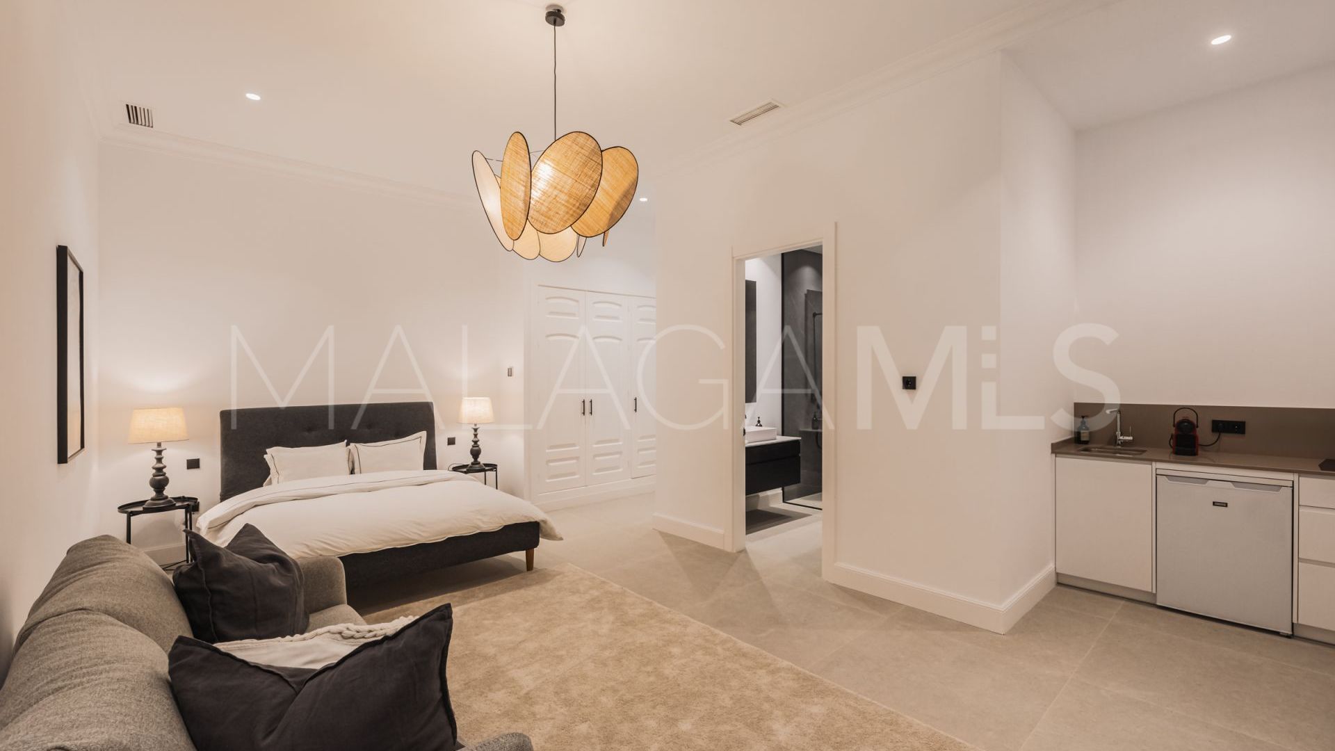 Buy villa de 6 bedrooms in Los Flamingos