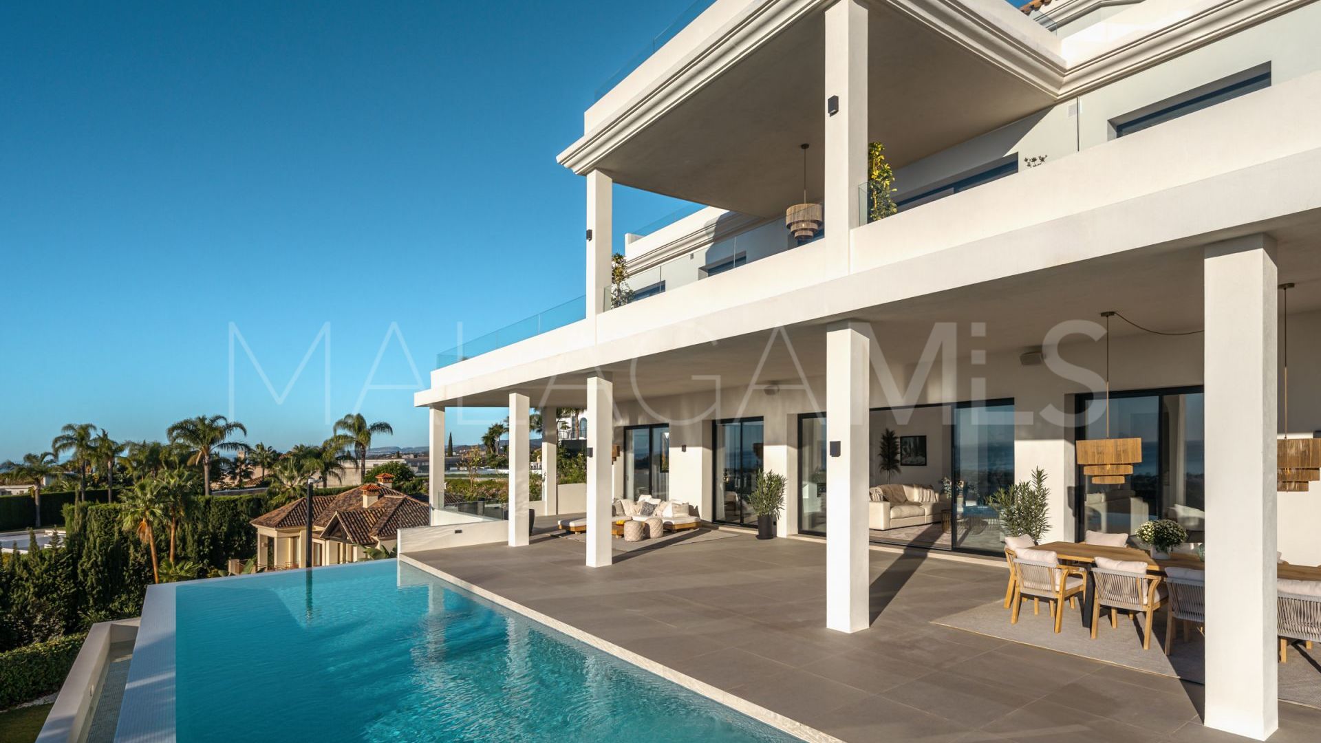 Buy villa de 6 bedrooms in Los Flamingos
