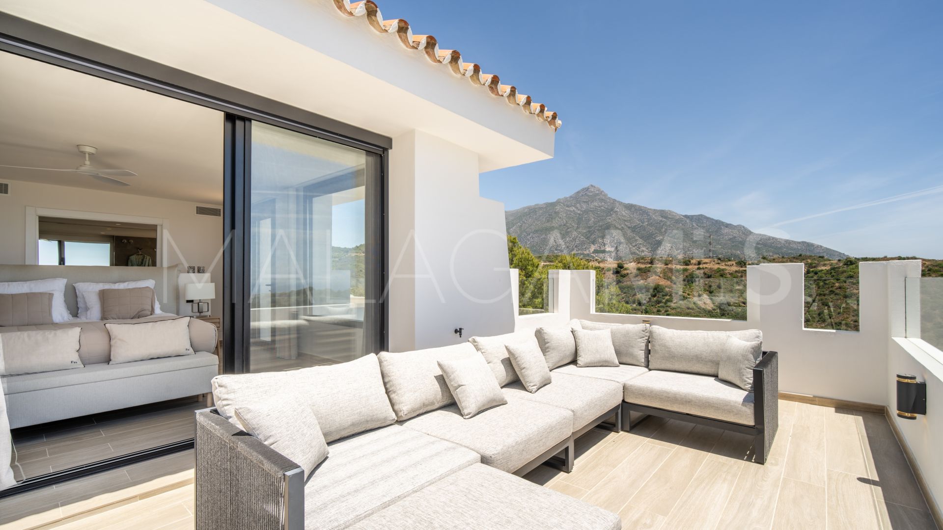 Villa for sale in Las Lomas de Nueva Andalucia
