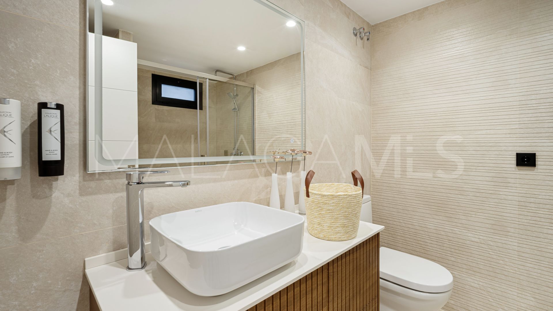 Villa for sale in Las Lomas de Nueva Andalucia