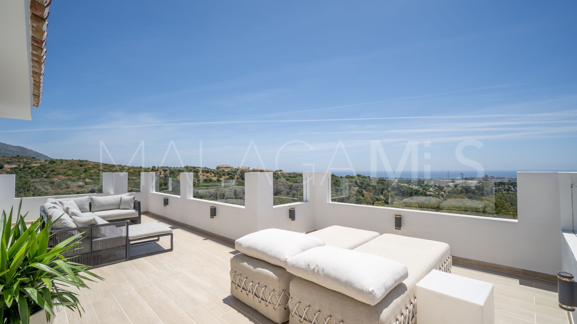 Villa for sale in Las Lomas de Nueva Andalucia