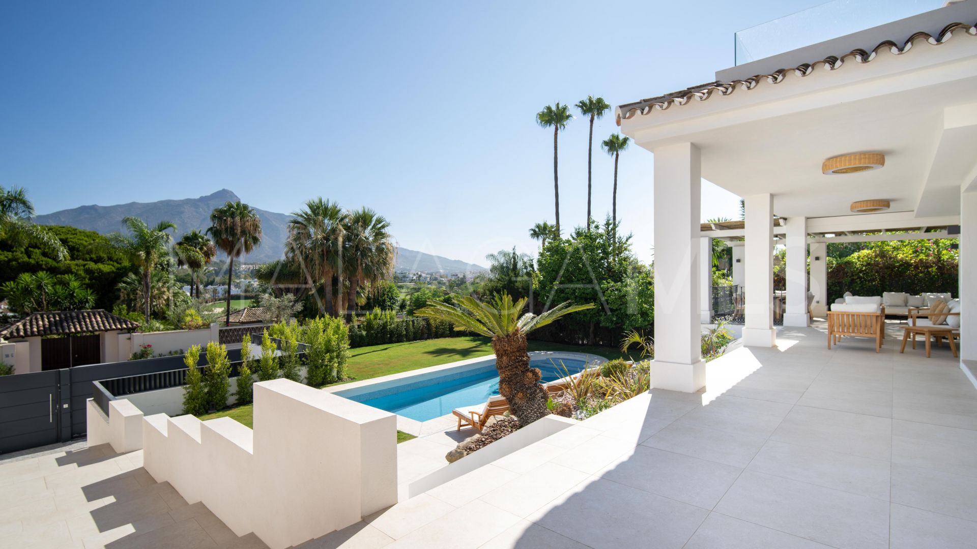 Villa for sale in Las Brisas