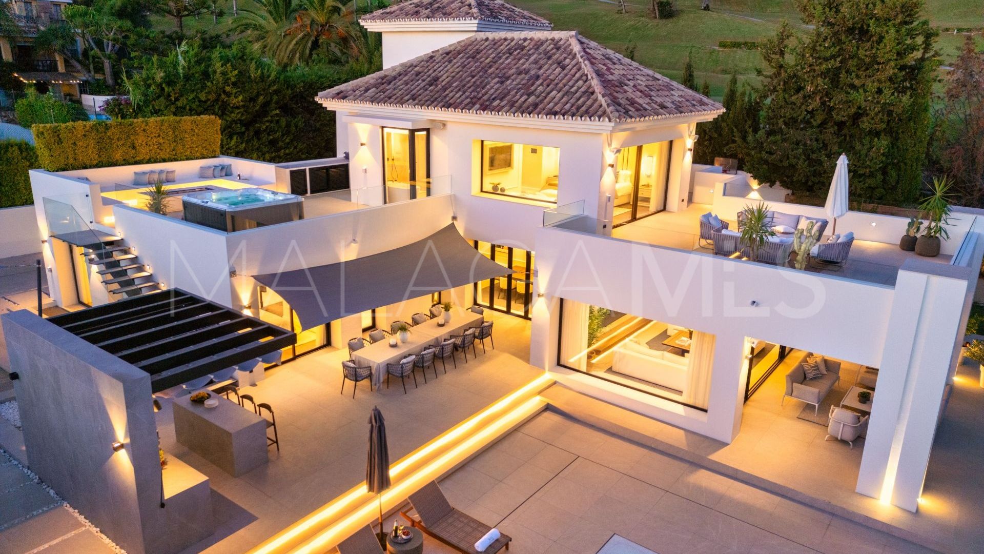 Villa for sale in Nueva Andalucia