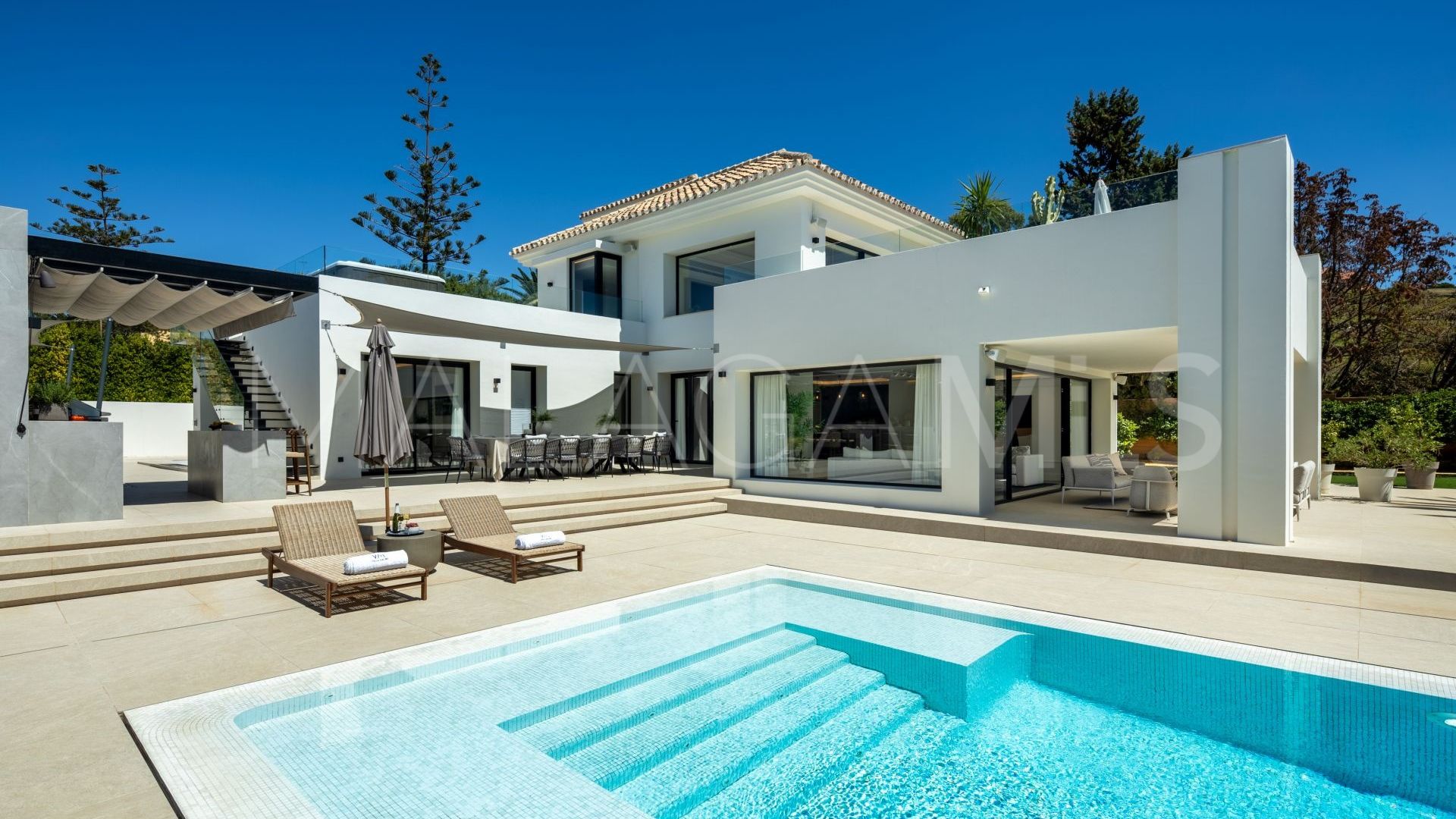 Villa for sale in Nueva Andalucia