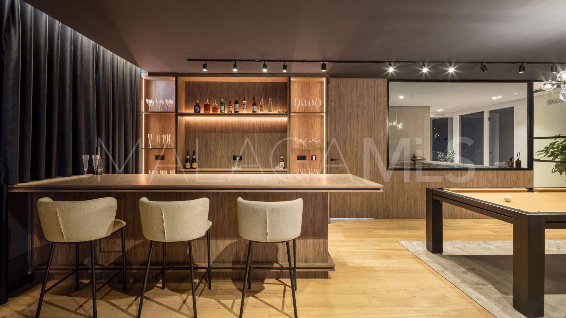 Se vende villa with 5 bedrooms in Elviria