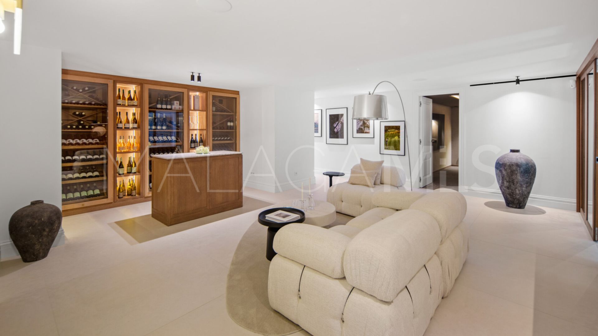 Villa for sale in Nueva Andalucia