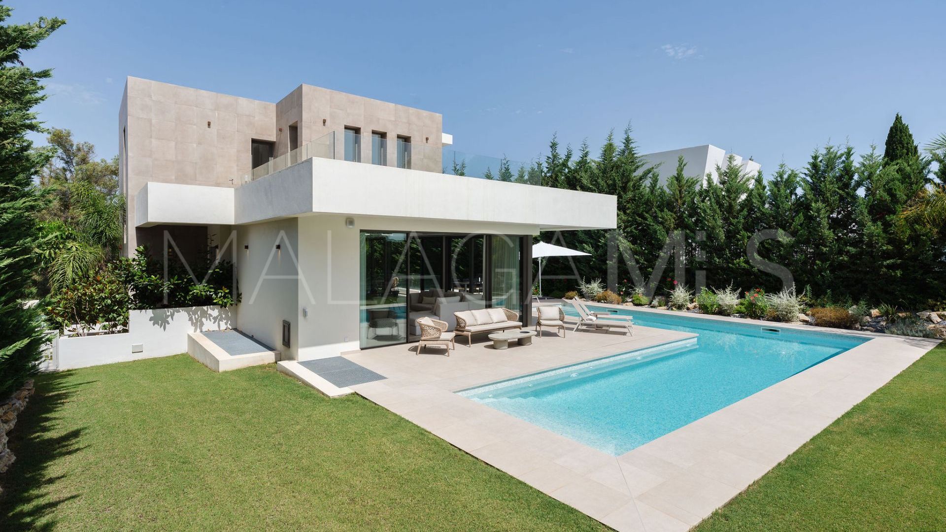 Se vende villa in La Cerquilla de 4 bedrooms