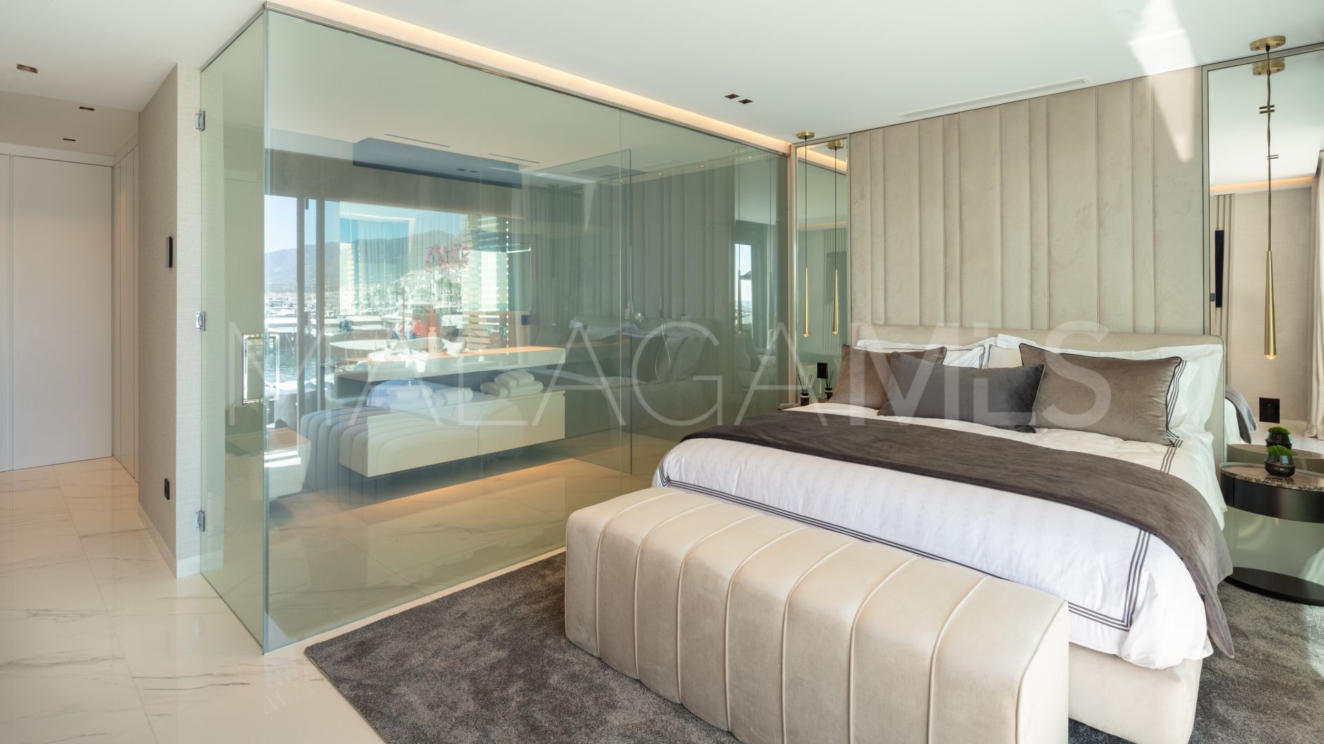 Wohnung for sale in Marbella - Puerto Banus