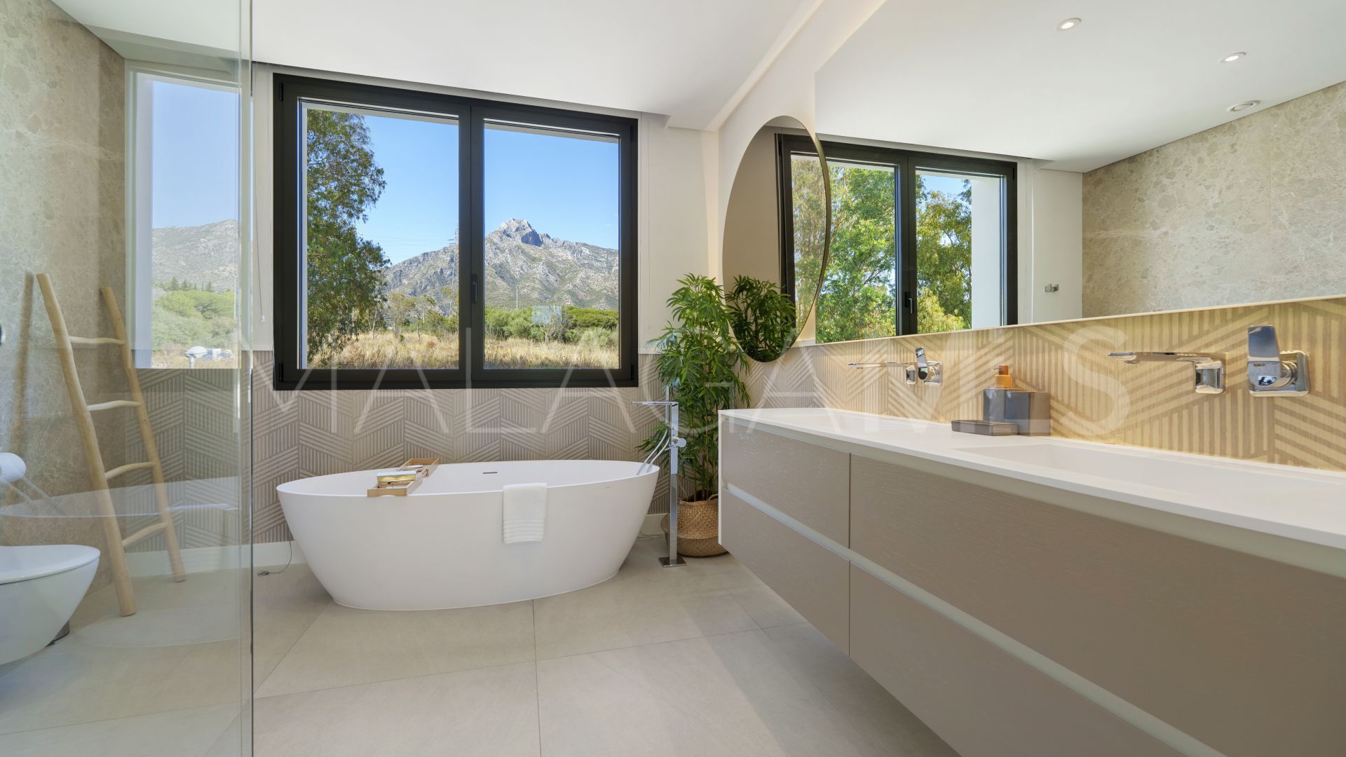 Altos de Puente Romano villa for sale