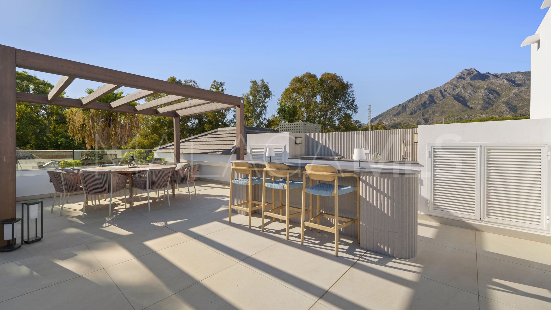 Altos de Puente Romano villa for sale