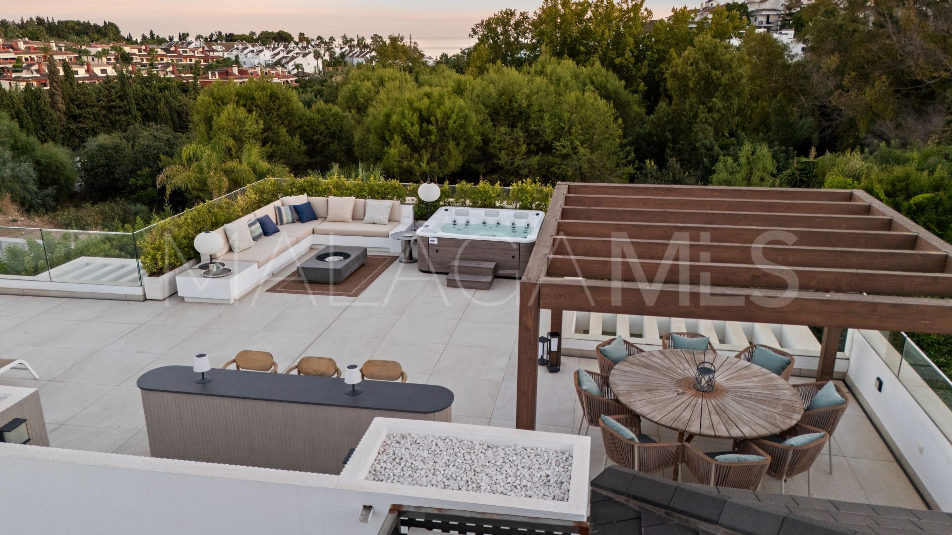 Altos de Puente Romano villa for sale