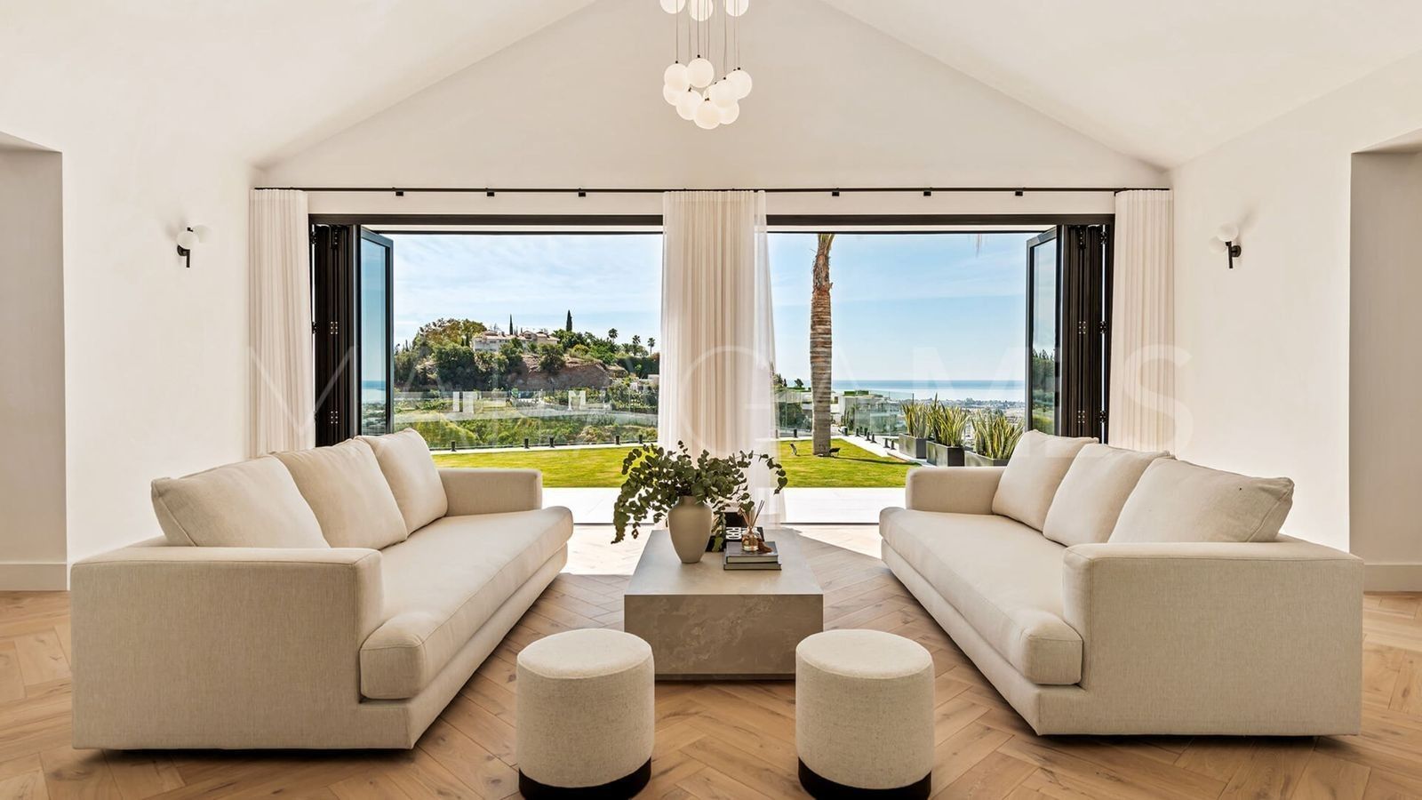Villa for sale in Monte Halcones