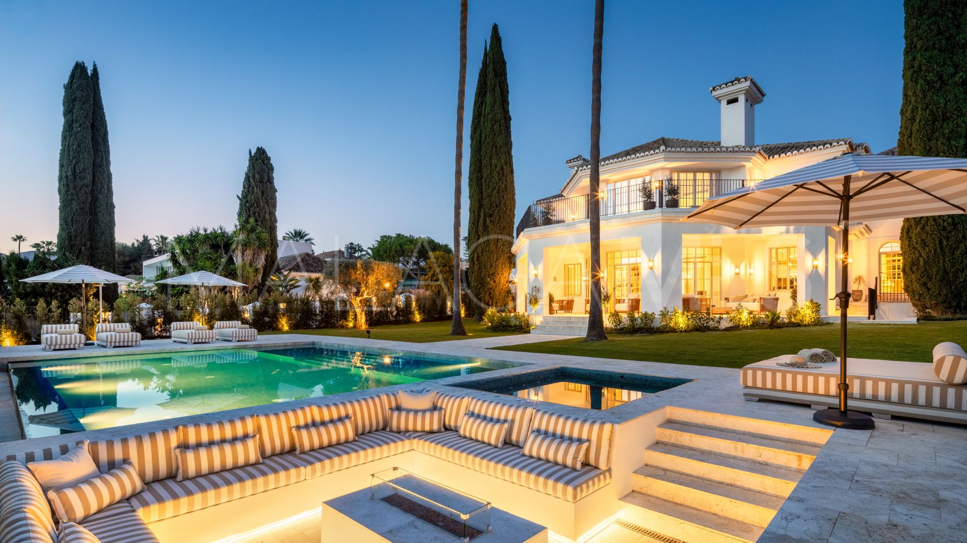 Villa for sale in Nueva Andalucia