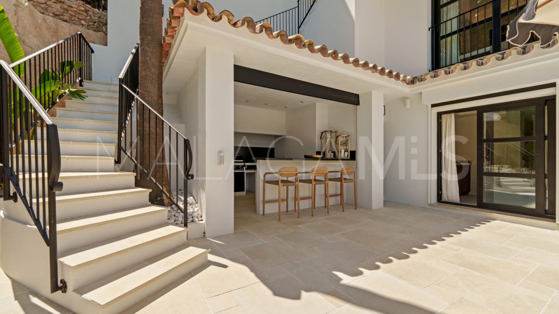 Villa for sale in Nueva Andalucia