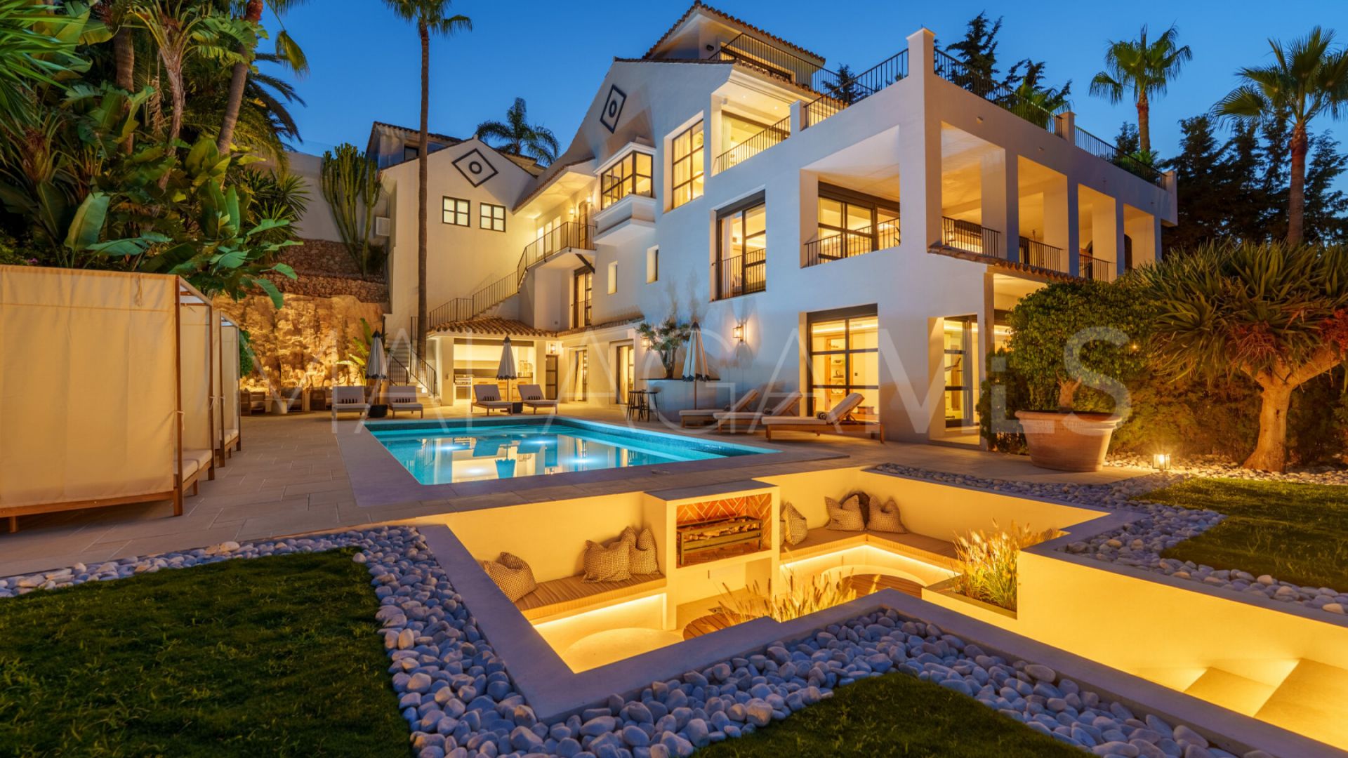 Villa for sale in Nueva Andalucia