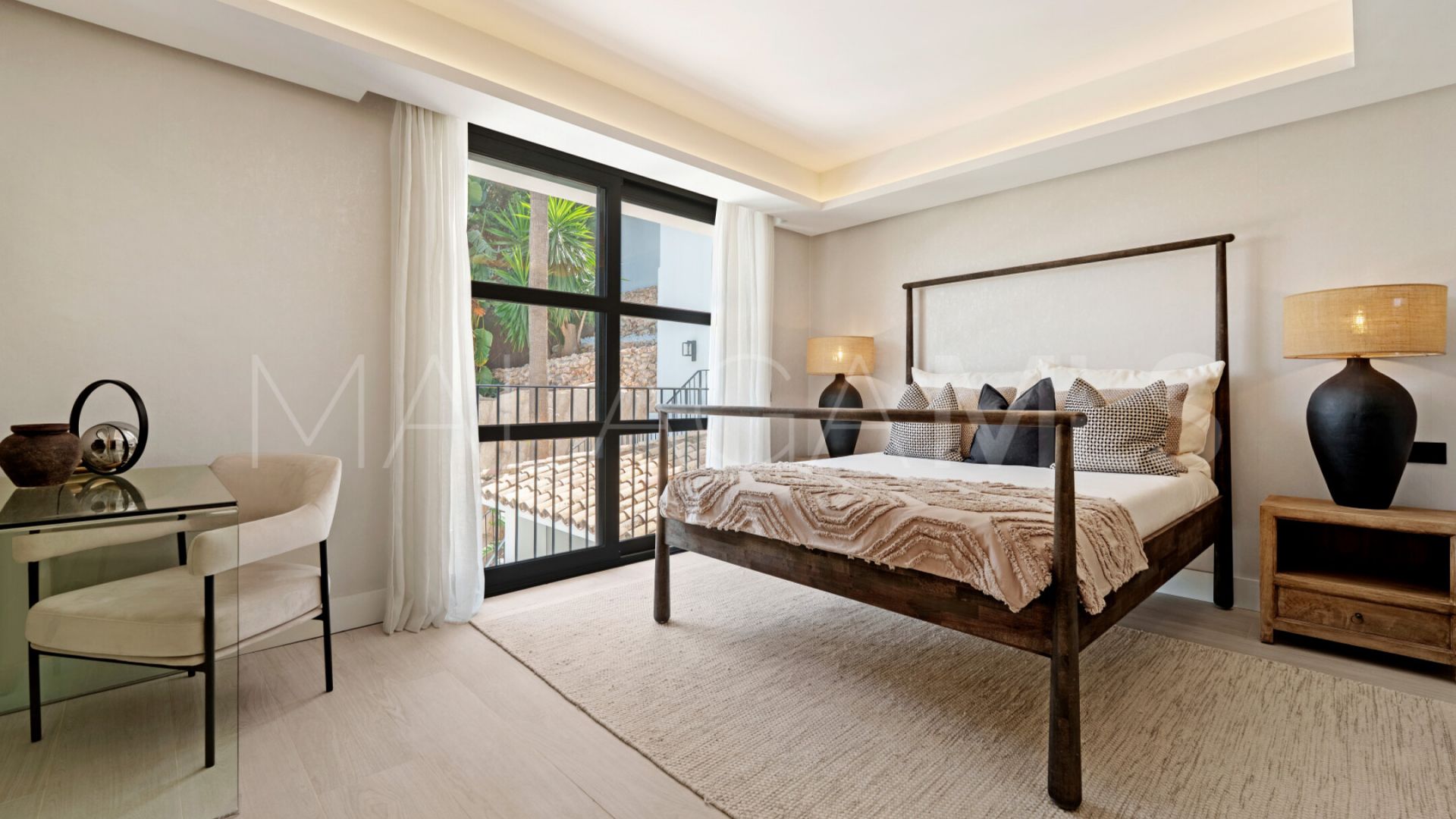 Villa for sale in Nueva Andalucia