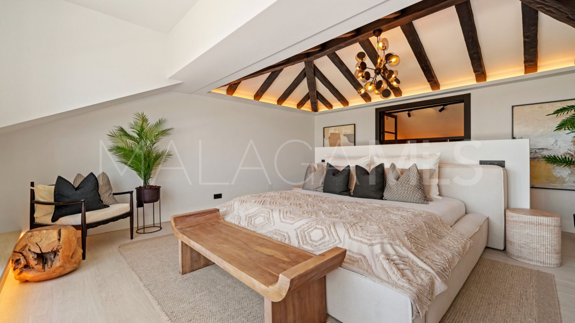 Villa for sale in Nueva Andalucia