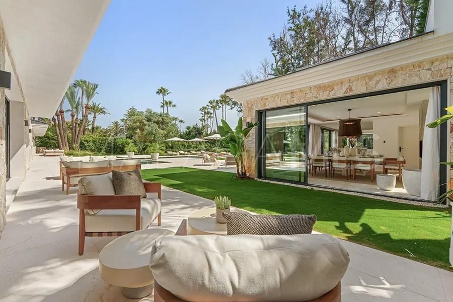 Villa for sale in Nueva Andalucia