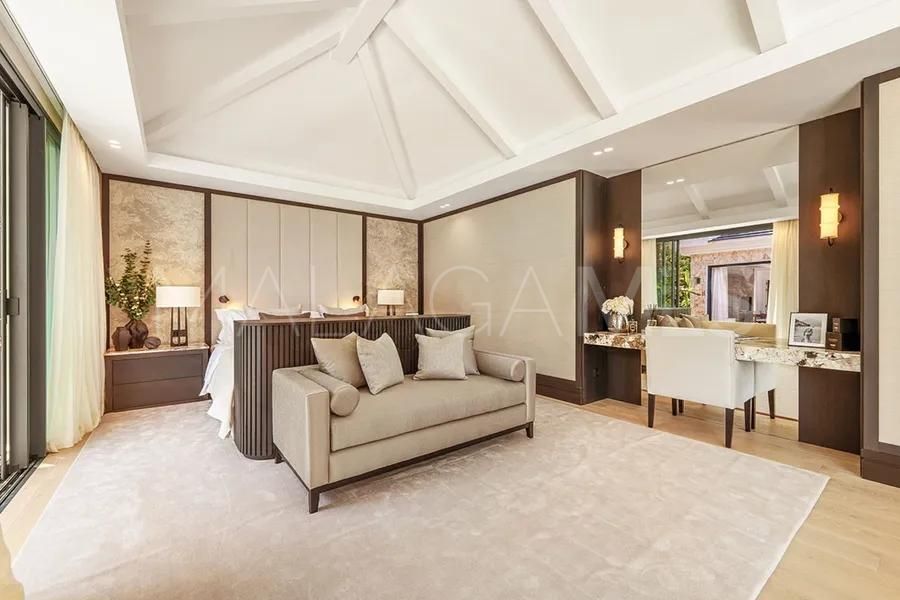 Villa for sale in Nueva Andalucia